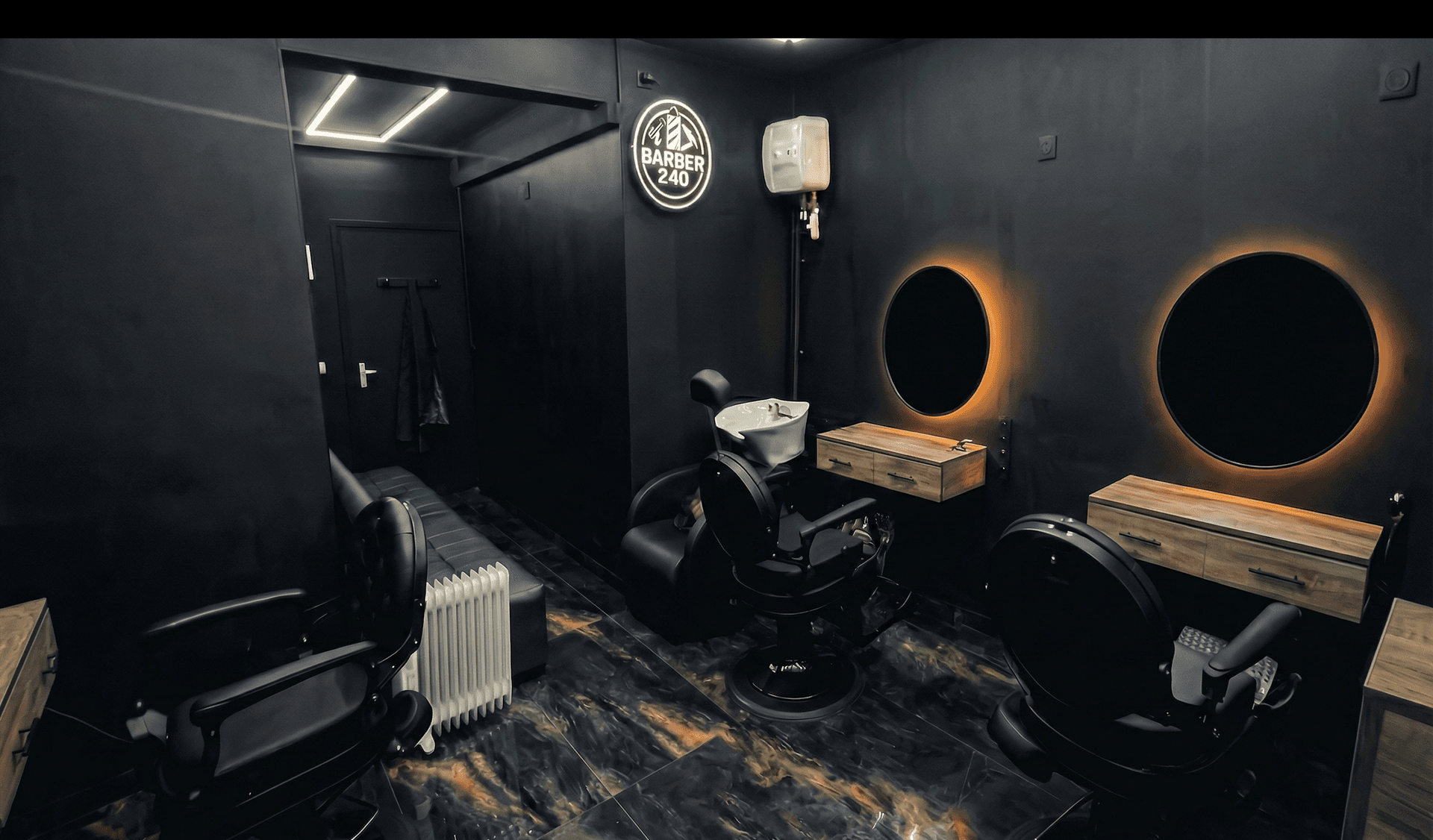 Intérieur du salon 240 Barber 3